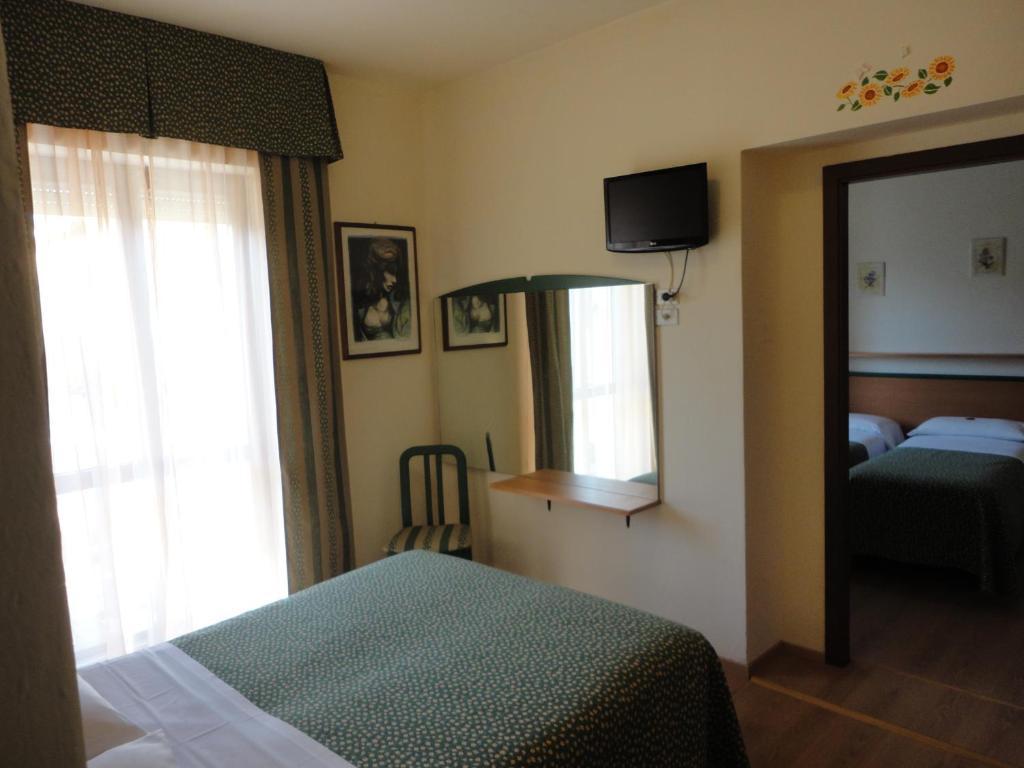 Hotel Mariani Лидо-ди-Камайоре Номер фото