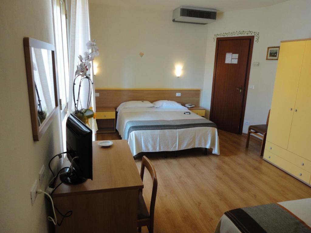 Hotel Mariani Лидо-ди-Камайоре Номер фото