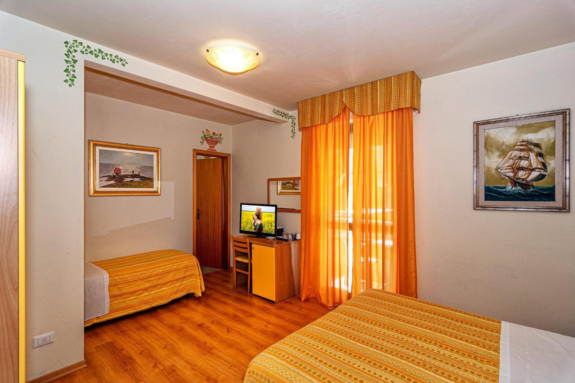Hotel Mariani Лидо-ди-Камайоре Экстерьер фото
