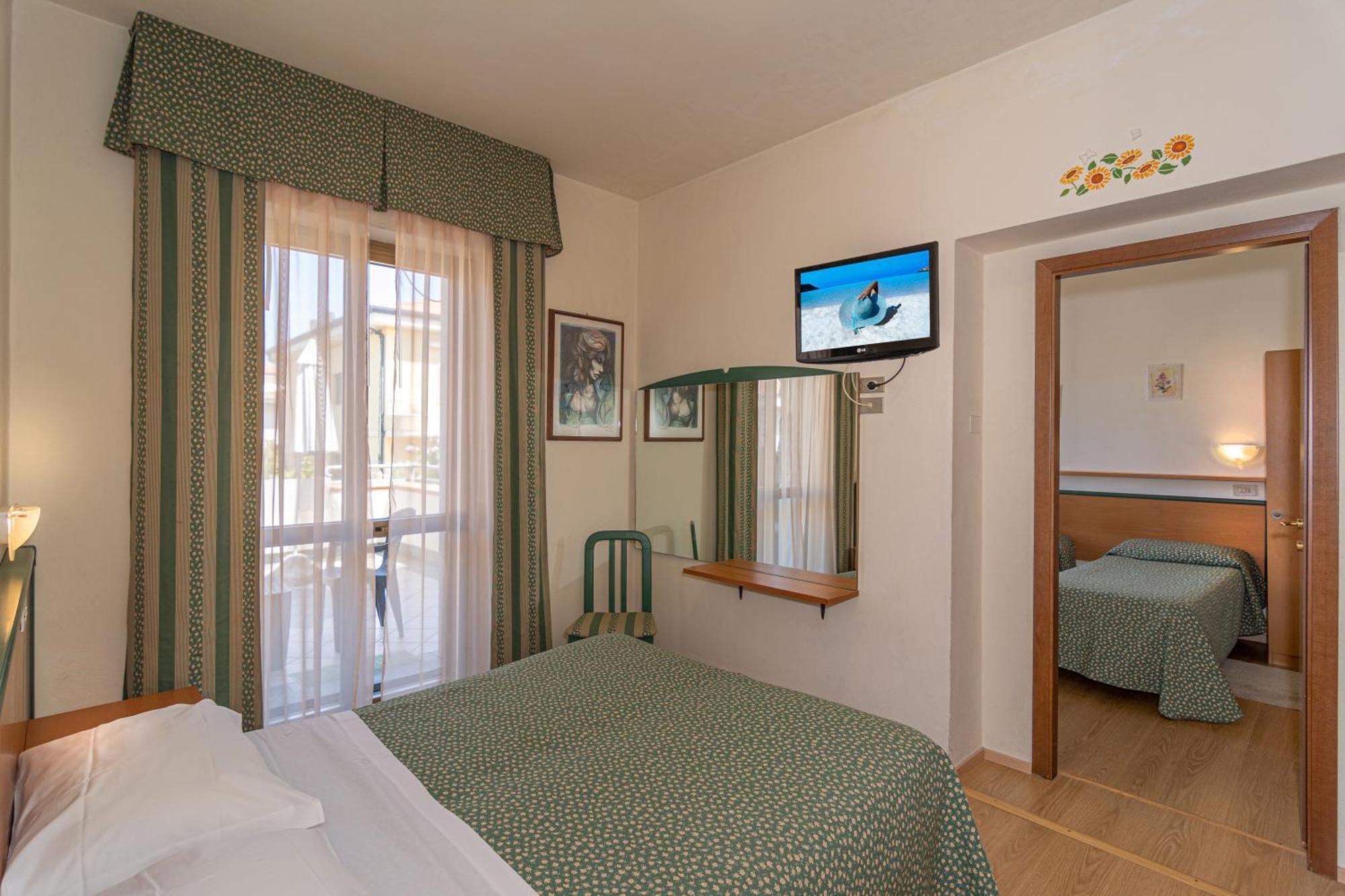 Hotel Mariani Лидо-ди-Камайоре Экстерьер фото