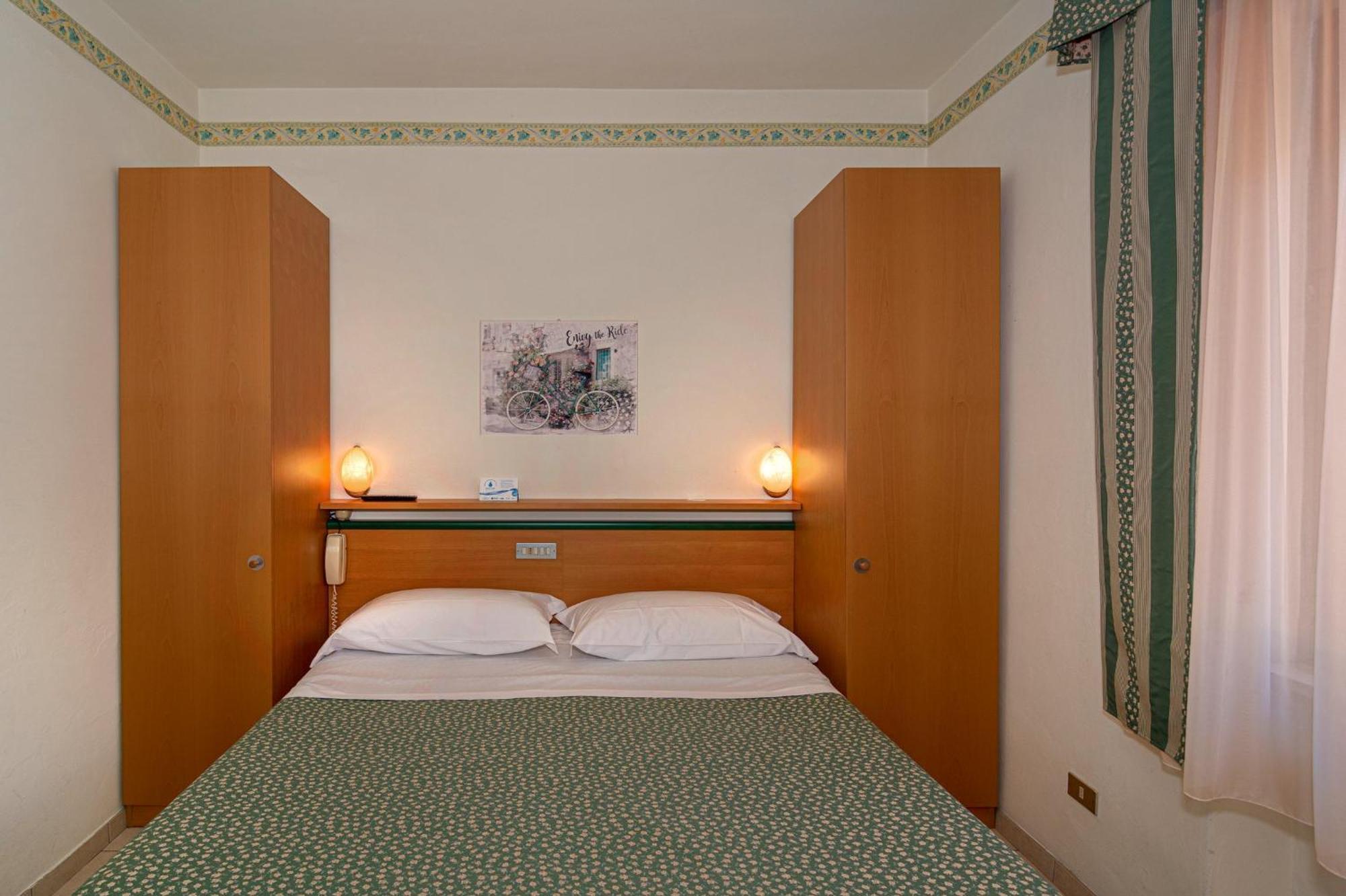Hotel Mariani Лидо-ди-Камайоре Экстерьер фото
