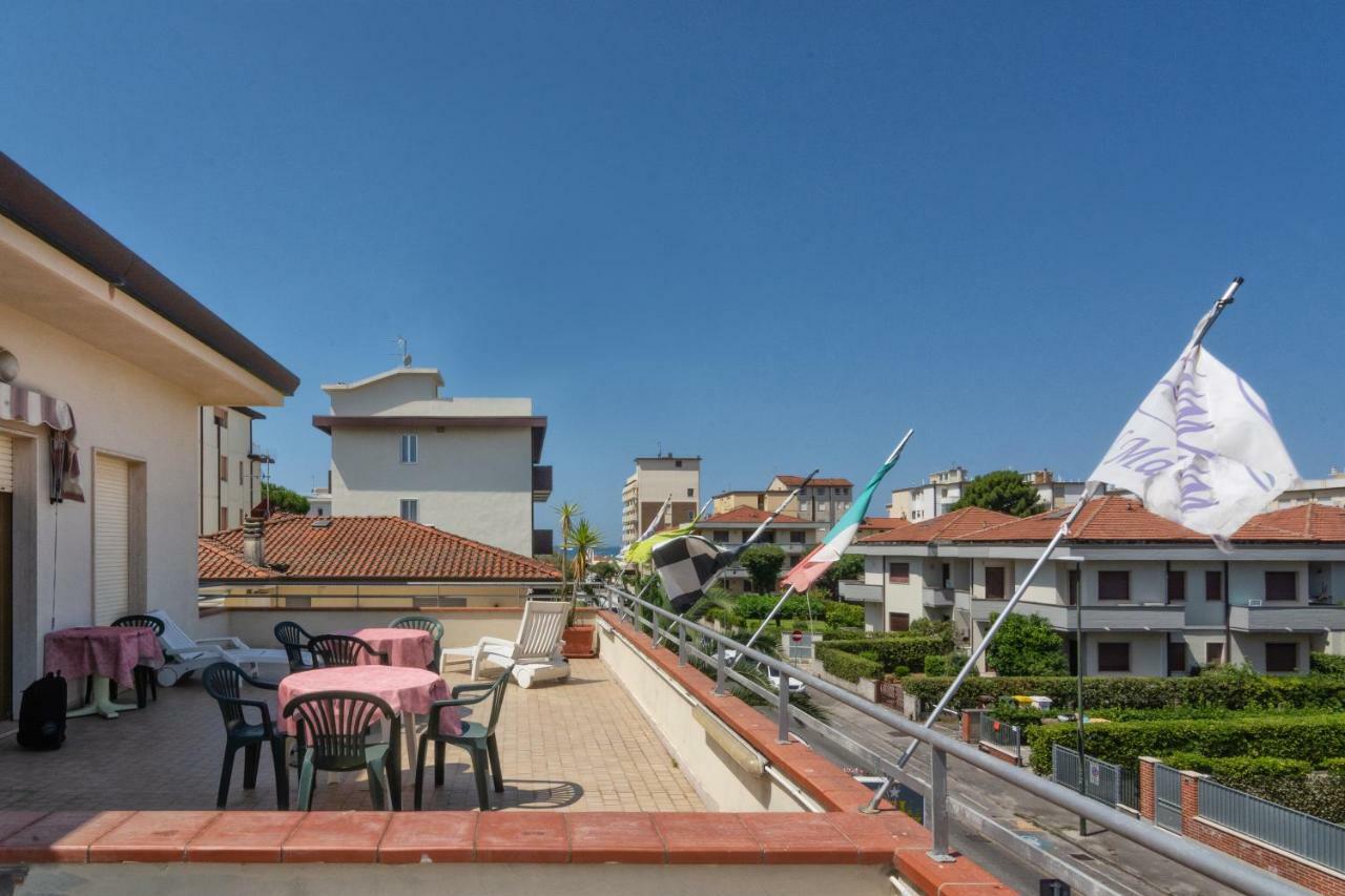 Hotel Mariani Лидо-ди-Камайоре Экстерьер фото