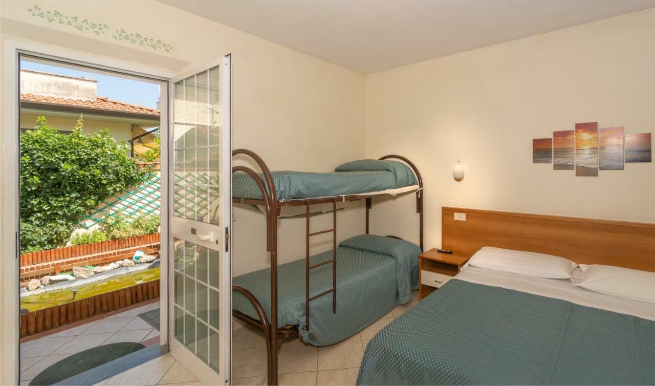 Hotel Mariani Лидо-ди-Камайоре Экстерьер фото