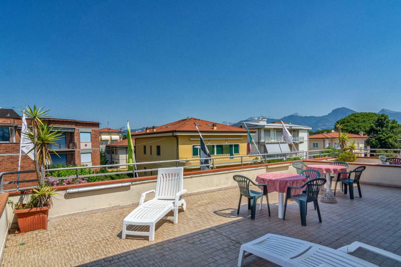 Hotel Mariani Лидо-ди-Камайоре Экстерьер фото