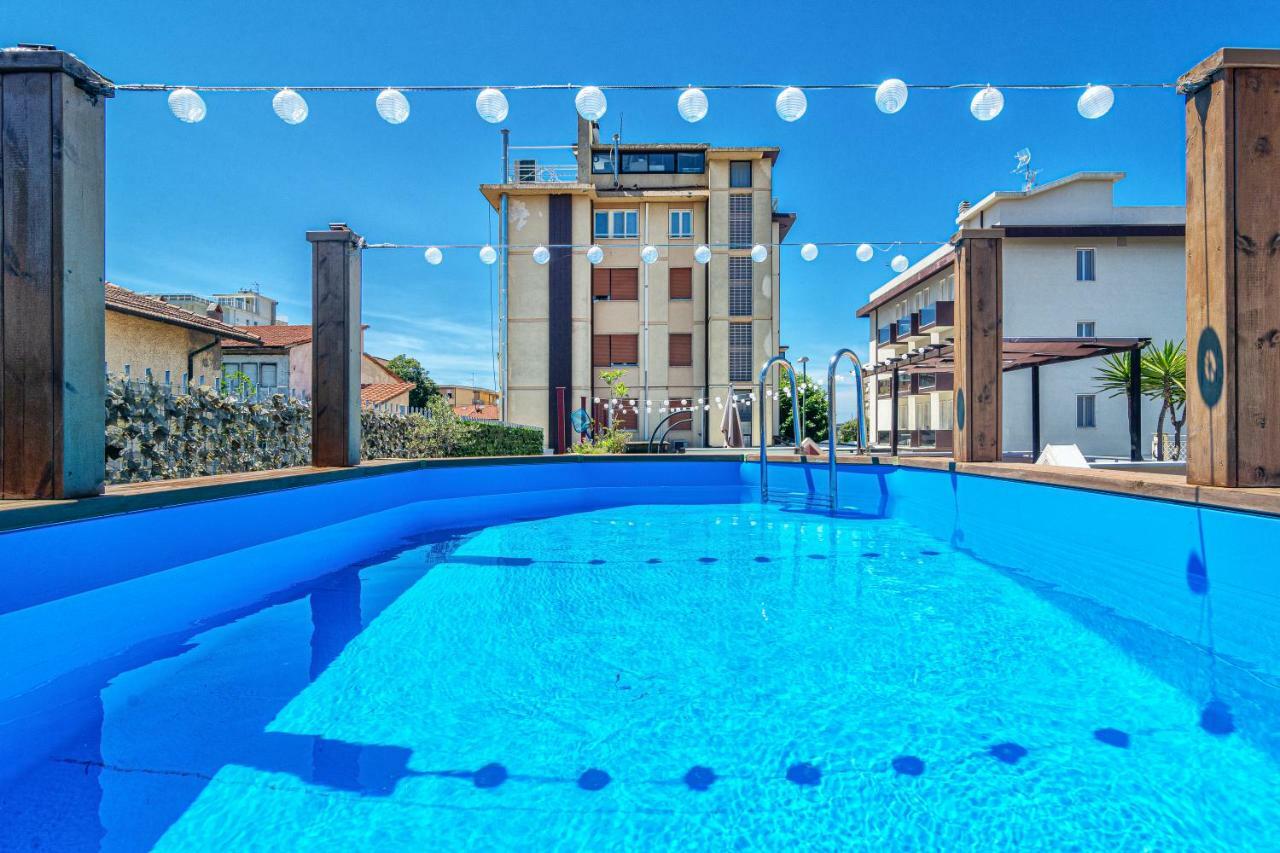 Hotel Mariani Лидо-ди-Камайоре Экстерьер фото